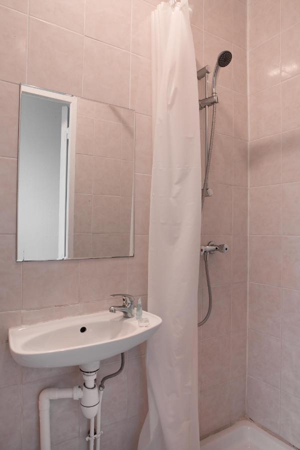 Untalented Hotel - Villette Párizs Kültér fotó